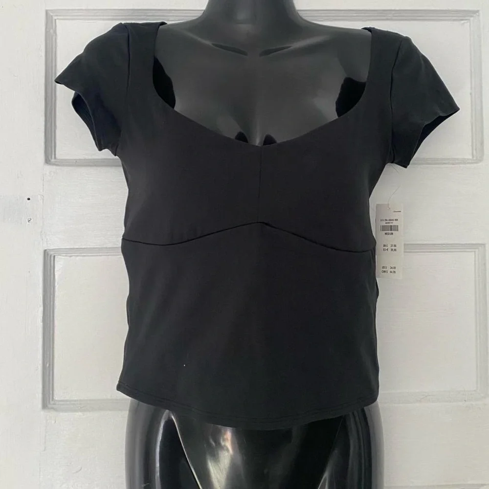 HOLLISTER BRAND NEW WITH TAGS THREE PIECE BUNDLE MEDIUM - Picture 4 of 10